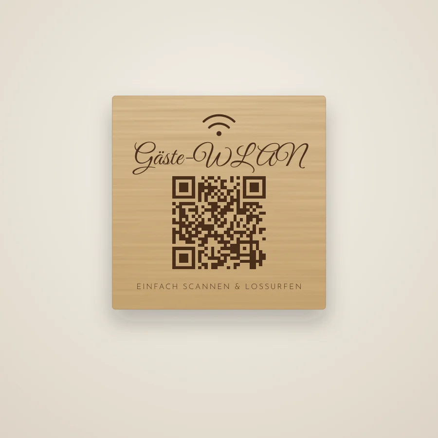 Holzschild mit graviertem WLAN-QR-Code und der Überschrift Gäste-WLAN